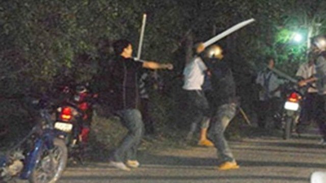 Hỗn chiến trên bàn nhậu, 2 người thương vong