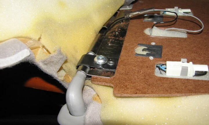 Dân mạng tranh cãi về chất liệu lót trong tấm chắn nắng: Toyota lên tiếng