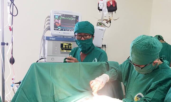 Ngã xe không chảy máu, đứt mạch máu, hoại tử ruột mà không biết