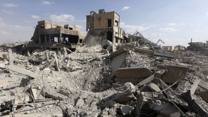 Thêm bé trai nói nhận được đồ ăn để tham gia video tấn công hóa học ở Syria