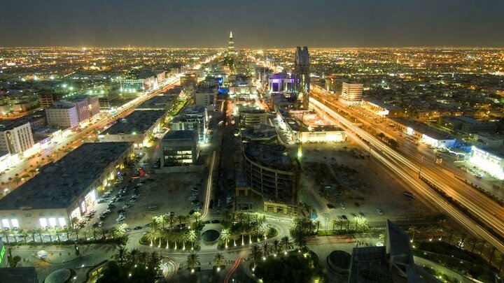 Video: Ả-rập Xê-út bắn hạ máy bay không người lái gần Cung điện Hoàng gia