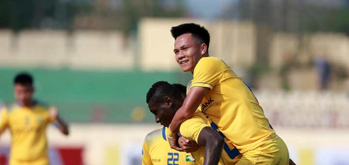 SLNA hẹp cửa đi tiếp ở giải châu lục