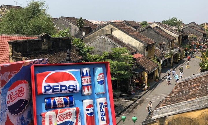 Đà Nẵng - Hội An được một ngày nhộn nhịp vì giới trẻ tranh nhau đi săn quà 120 năm có một