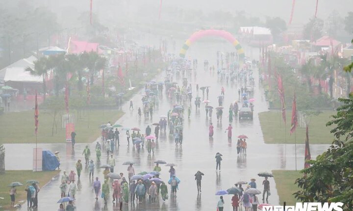 Quan niệm thú vị về mưa 'rửa đền' trong ngày Giỗ Tổ Hùng Vương