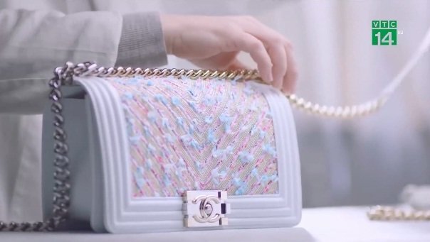 Cận cảnh quy trình chế tác những chiếc túi hàng hiệu của Chanel