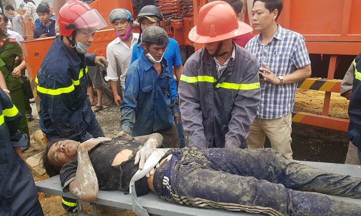 Sập sàn bê tông, nhiều người bị vùi lấp ở Huế: Sức khoẻ nạn nhân giờ ra sao?