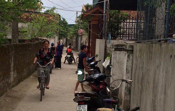 Bé trai 4 tuổi bị kẻ tâm thần dùng xà beng đánh chết