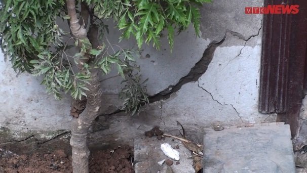 Video: Công trình bên cạnh thi công, hơn 40 căn nhà lún, nứt, xiêu vẹo, dân sợ hãi bỏ đi nơi khác