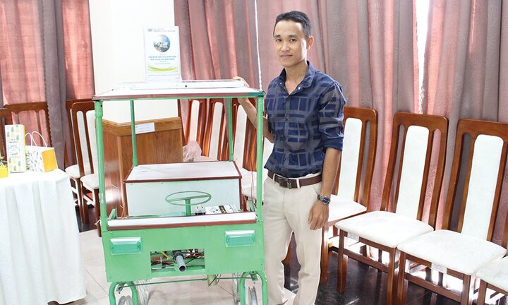 Thầy giáo trẻ chế tạo xe năng lượng phục vụ nông nghiệp