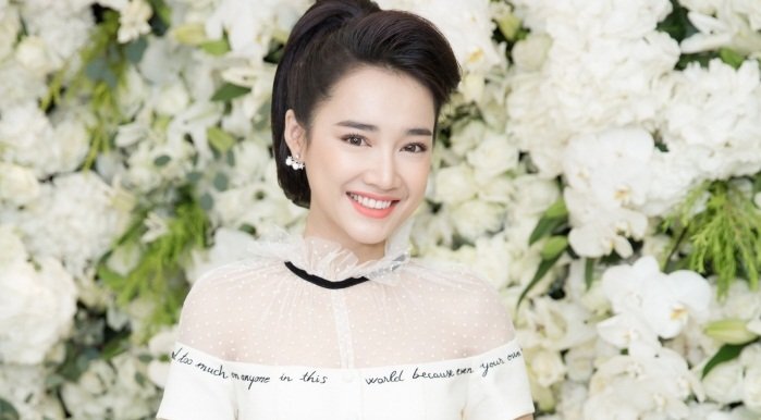 Bỏ mặc scandal của Trường Giang - Nam Em, Nhã Phương xinh tươi dự sự kiện