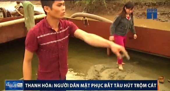 Clip: Dân Thanh Hóa bức xúc, mật phục bắt 'cát tặc'