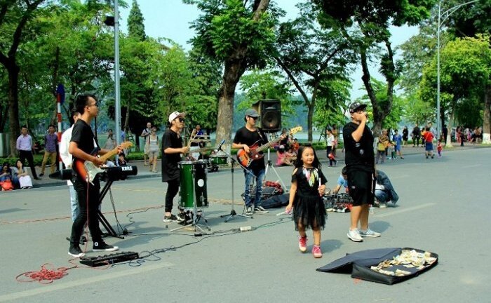 Dân Thủ đô vui chơi trên phố đi bộ dịp nghỉ lễ 30/4-1/5 cần biết thông tin này