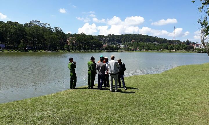 Phát hiện thi thể người đàn ông nổi trên hồ Xuân Hương