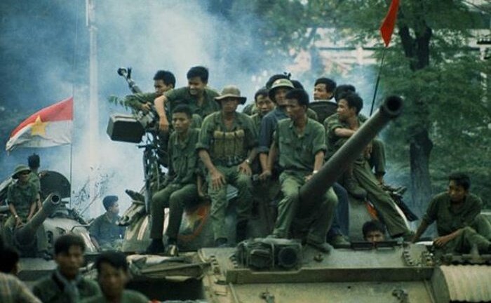 Những hình ảnh màu hiếm có của phóng viên quốc tế trong ngày chiến thắng lịch sử 30/4/1975