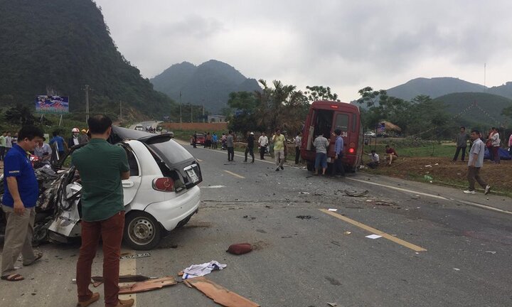 Ô tô con đấu đầu xe khách, một người thiệt mạng