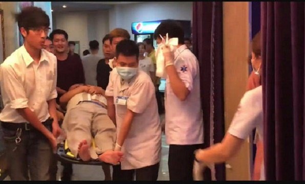 Khán giả ngất xỉu khi xem kịch ở sân khấu Hồng Vân, đạo diễn nói gì?