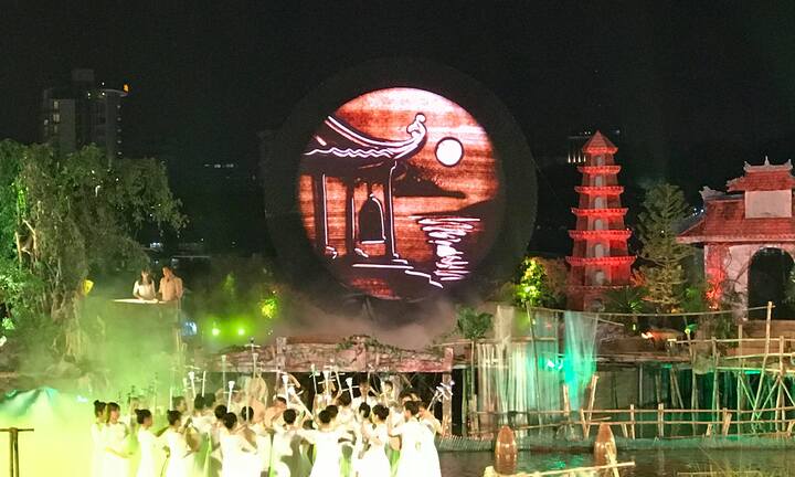 Văn hoá Huế lắng đọng trong 'Âm vọng sông Hương' tại Festival lần thứ 10