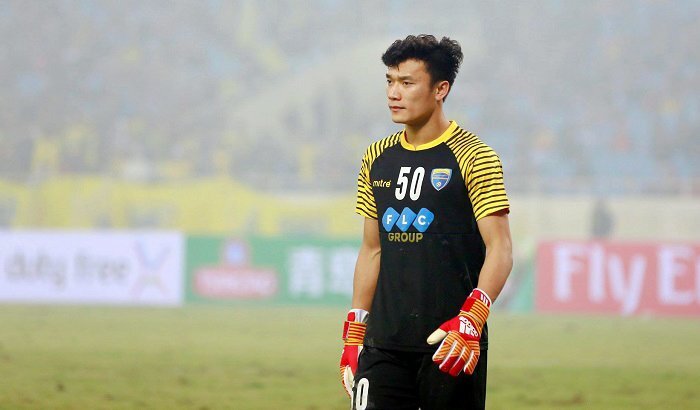 Bùi Tiến Dũng tái xuất ấn tượng, FLC Thanh Hóa vào tứ kết Cup Quốc gia