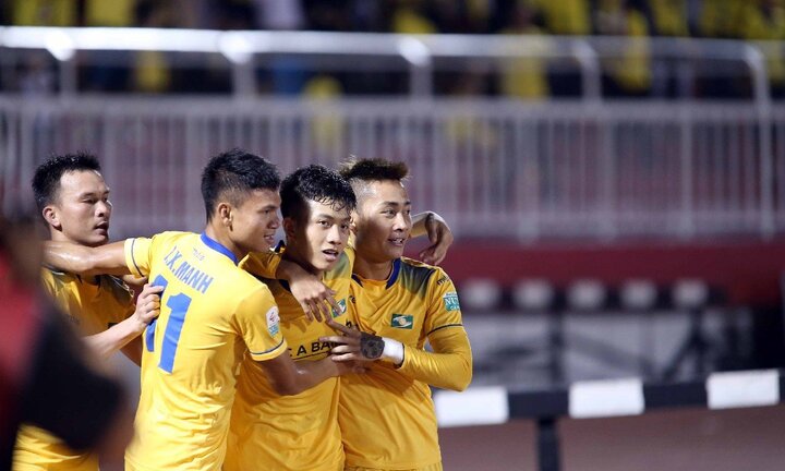 Video: Quân Công Vinh lần thứ 2 ôm hận trước SLNA