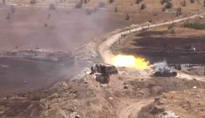 Video: Xe tăng, thiết giáp quân đội chính phủ Syria nã pháo vào vị trí của phiến quân