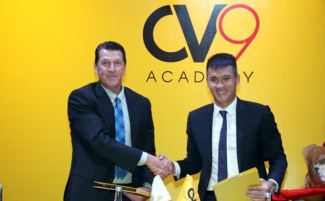 Video: Công Vinh tiết lộ lý do mở học viện bóng đá cộng đồng CV9