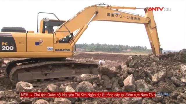 Múc đất ruộng trái phép còn đánh cán bộ, dọa nổ mìn