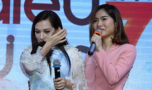 Phi Nhung bật khóc nức nở, tiết lộ nỗi sợ của mình