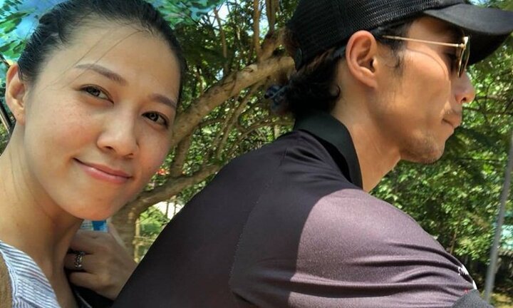 Bị Phạm Lịch tố gạ tình, Phạm Anh Khoa vẫn vui vẻ đi chơi cùng vợ con