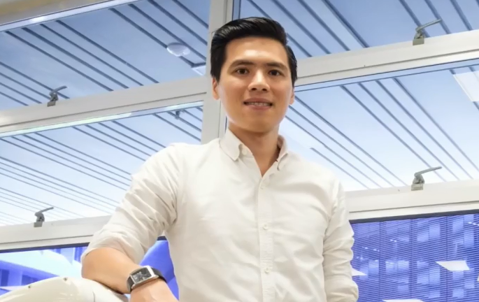 Phó giáo sư gốc Việt chế tạo thành công robot lắp ráp ghế tự động