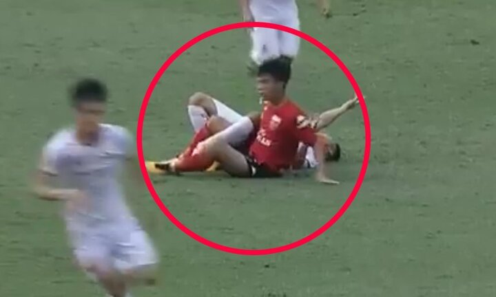Video: Cầu thủ Viettel chấn thương kinh hoàng ở giải hạng Nhất
