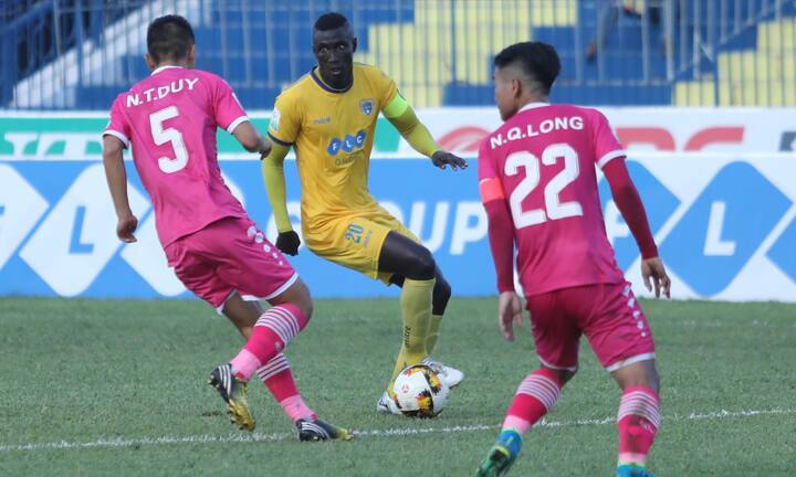 Tiến Dũng dự bị, FLC Thanh Hóa hòa tiếc nuối trận ra mắt HLV Đức Thắng