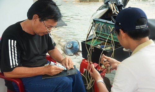 Tổng thống Bush, Obama từng là 'khách hàng' của thợ khắc chữ lâu năm nhất Sài Gòn