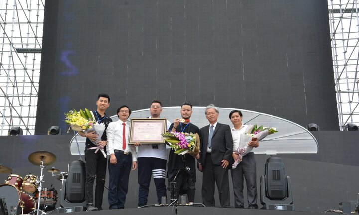 'Sân khấu sự kiện âm nhạc NEX by VinaPhone được vinh danh kỷ lục Việt Nam'