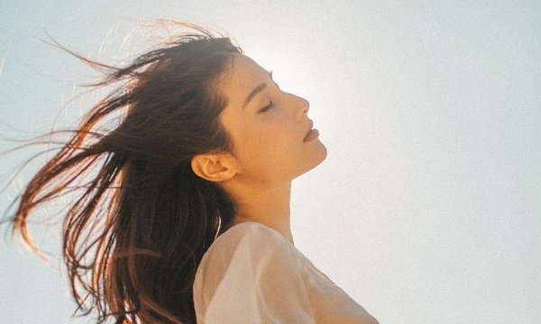 Diễm My 9x diện váy mỏng tang táo bạo khoe vóc dáng quyến rũ