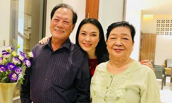 Mừng sinh nhật ba, Mỹ Tâm hiếm hoi khoe ảnh đại gia đình