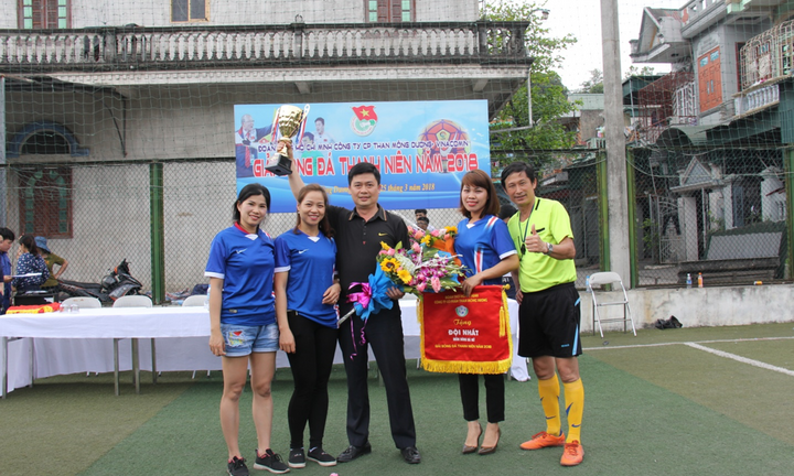 Than Mông Dương vượt khó