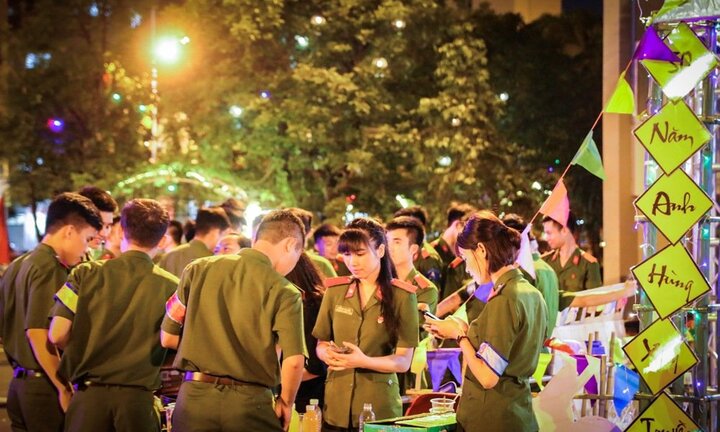 Xem sinh viên Học viện cảnh sát trưng bày 'sản vật' của các chuyên ngành