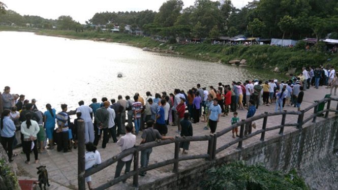 Rủ nhau tắm hồ, 4 học sinh chết đuối thương tâm