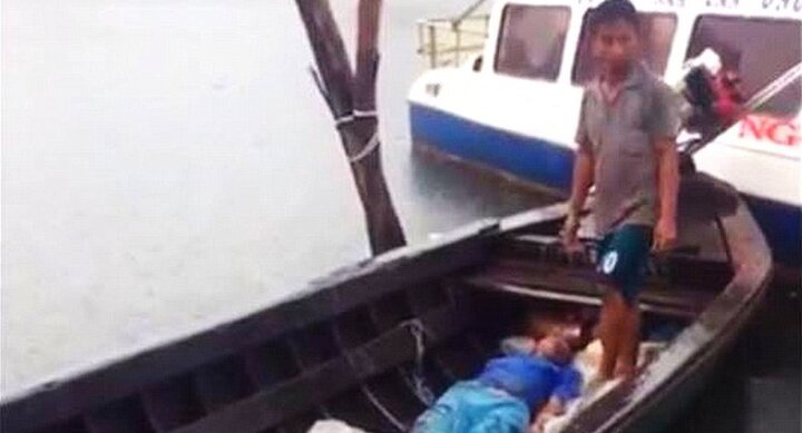 Đang nghe điện thoại, người lái đò bị sét đánh chết