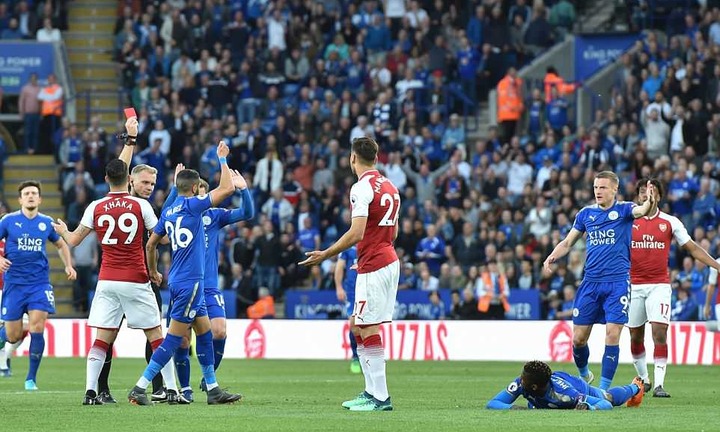 Sao trẻ nhận thẻ đỏ, Arsenal lập kỷ lục tồi tệ nhất thời Wenger