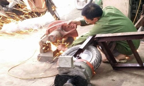 Lão nông chế tạo thành công máy cấy lúa giúp vợ việc đồng áng