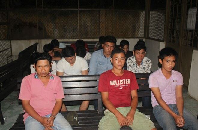 Tạm giữ nhóm người tổ chức đánh bạc có trang bị súng