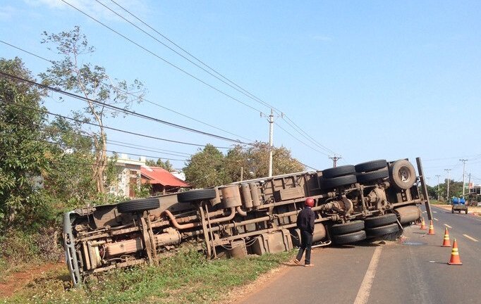 Tạm giữ tài xế xe tải gây tai nạn khiến 8 người thương vong