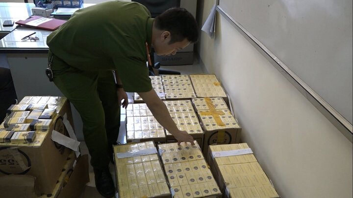  Video: Bắt thanh niên tuồn 6.000 bao thuốc lá nhập lậu vào Hà Nội