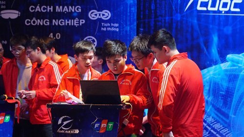 Dàn xe tự hành của sinh viên sẵn sàng đua tài tại chung kết Cuộc đua số 2018