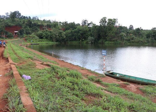 Rủ nhau tắm ao ngày nắng nóng, hai anh em chết đuối