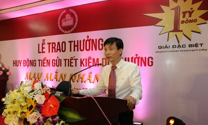 Trao giải cho khách hàng tham gia chương trình