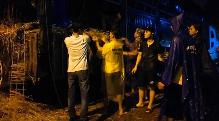 Sinh viên An ninh thức trắng đêm bán dưa giúp nông dân Quảng Nam