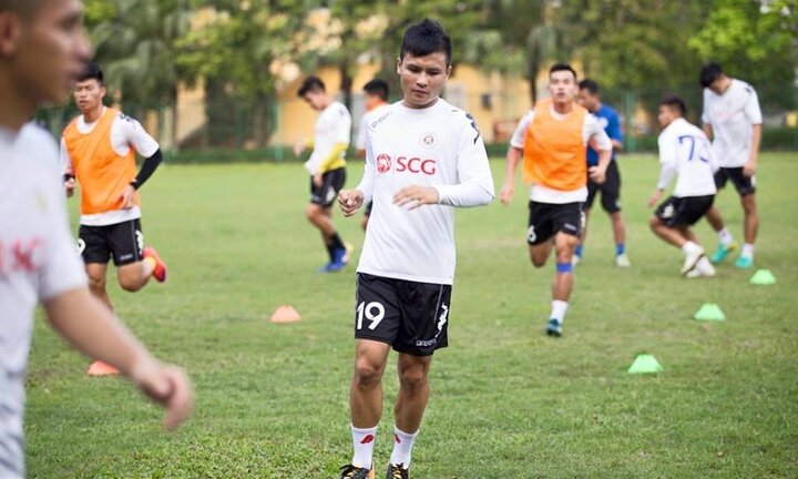 Ảnh: Quang Hải, Duy Mạnh tươi rói chuẩn bị đại chiến HAGL