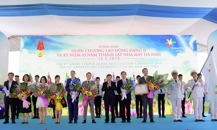 FrieslandCampina Hà Nam vinh dự nhận Huân chương Lao động hạng Nhì